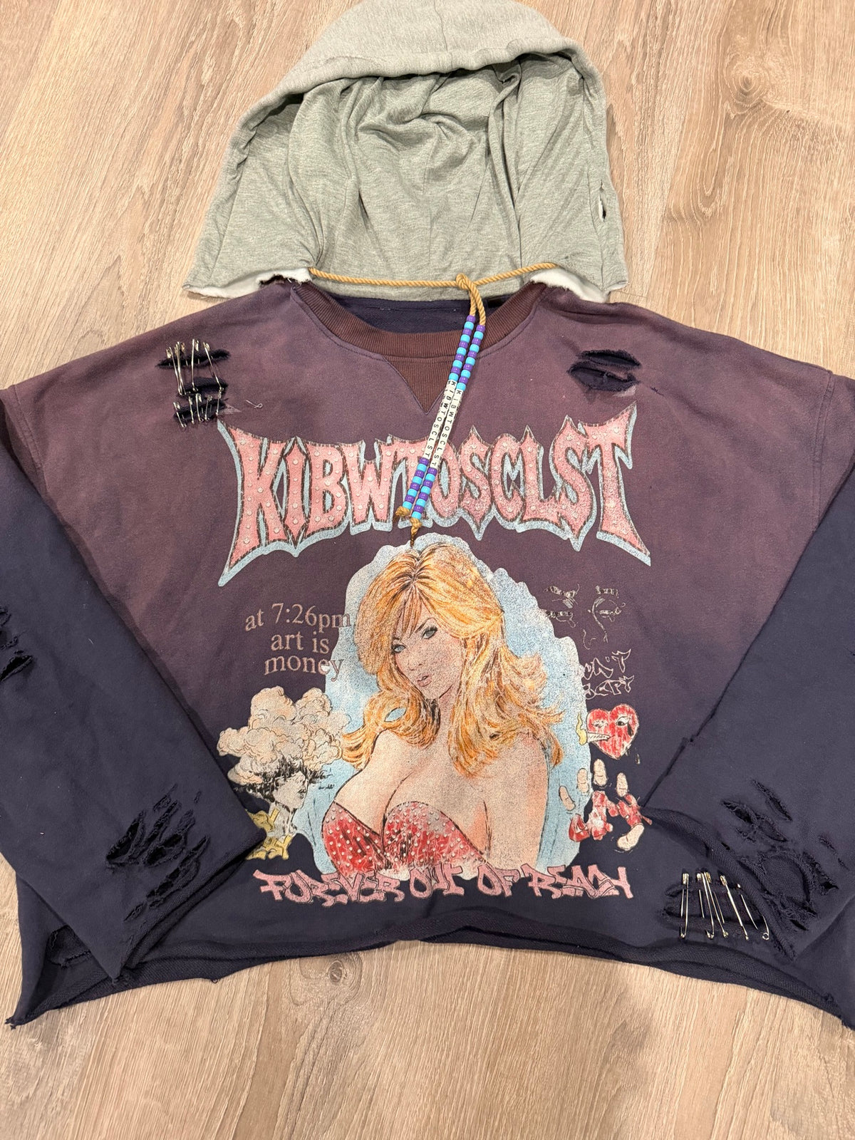 KIBWTOSCLST pin-up hoodie, front view
